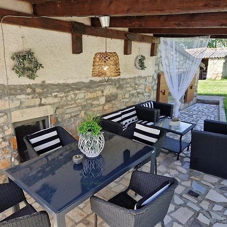 Holiday House Vuki Nedescina Екстер'єр фото