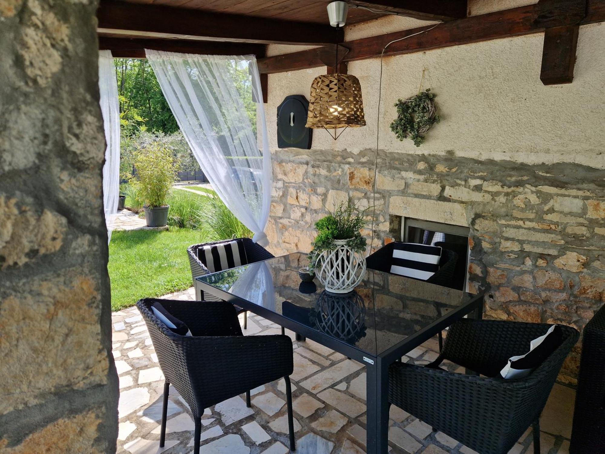 Holiday House Vuki Nedescina Екстер'єр фото