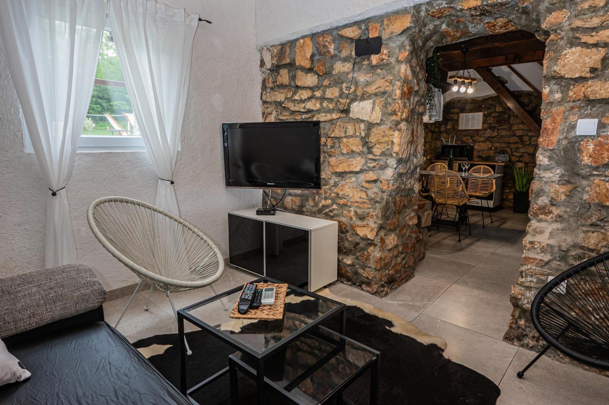 Holiday House Vuki Nedescina Екстер'єр фото